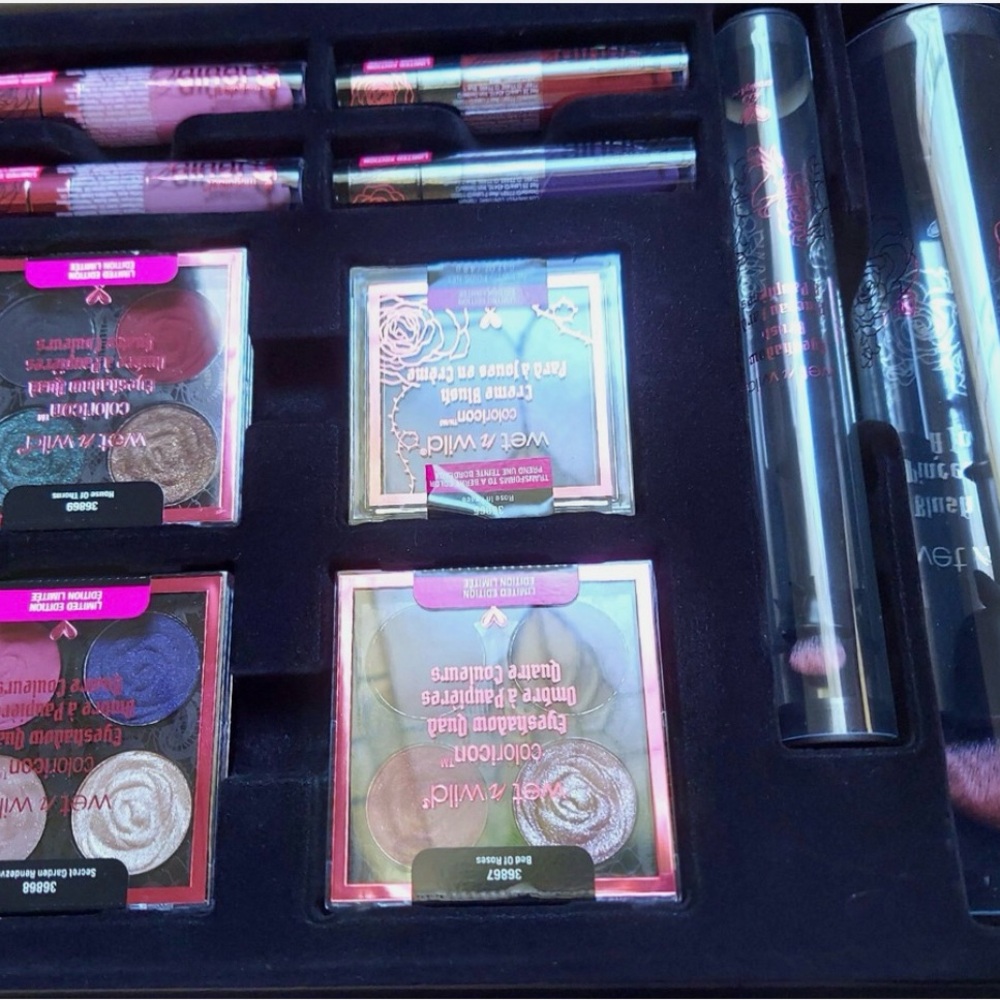 New✨Wet ‘N Wild Rebel Rose Makeup | Limited Edition Collection - Picture 12 of 13